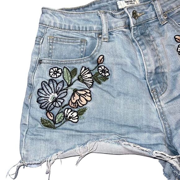 Forever 21 Womens Denim Blue Jean Floral Embroidered Cut Off High Waist Size 28 - Picture 3 of 11
